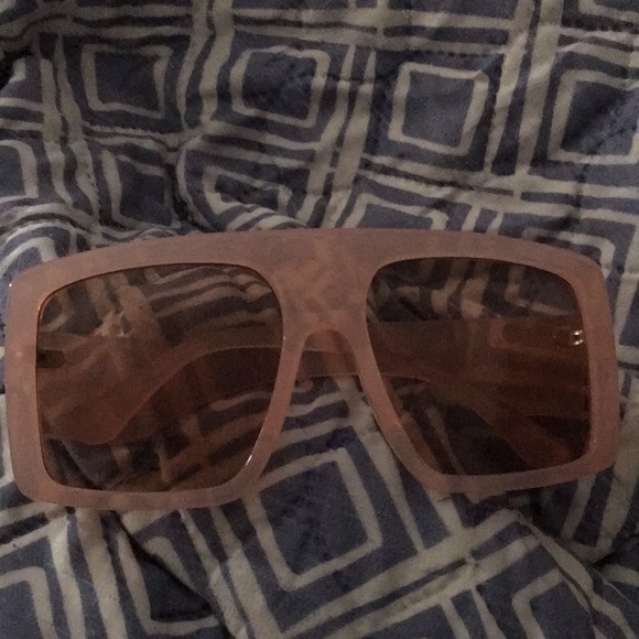 Over sized shades - Picture 2 of 3